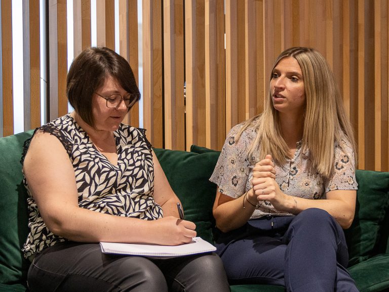 Célia et Mathilde vous accompagne lors de sessions de coachings pour votre entretien d'embauche