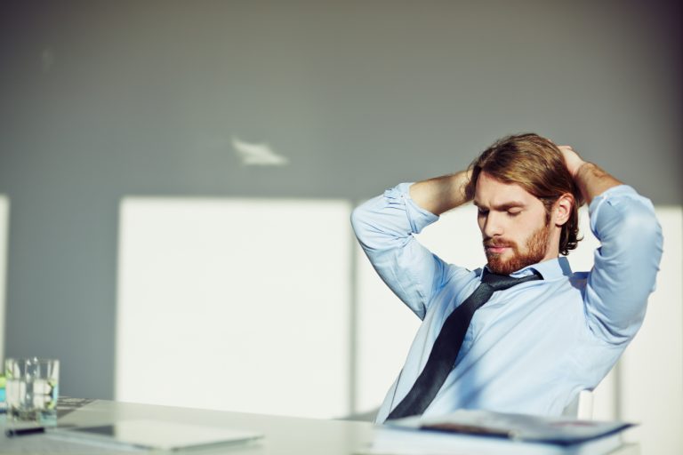 Recruteur se rendant compte d'une erreur de recrutement